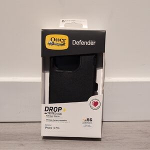 OtterBox Defender Series Black Case for iPhone 14 Pro